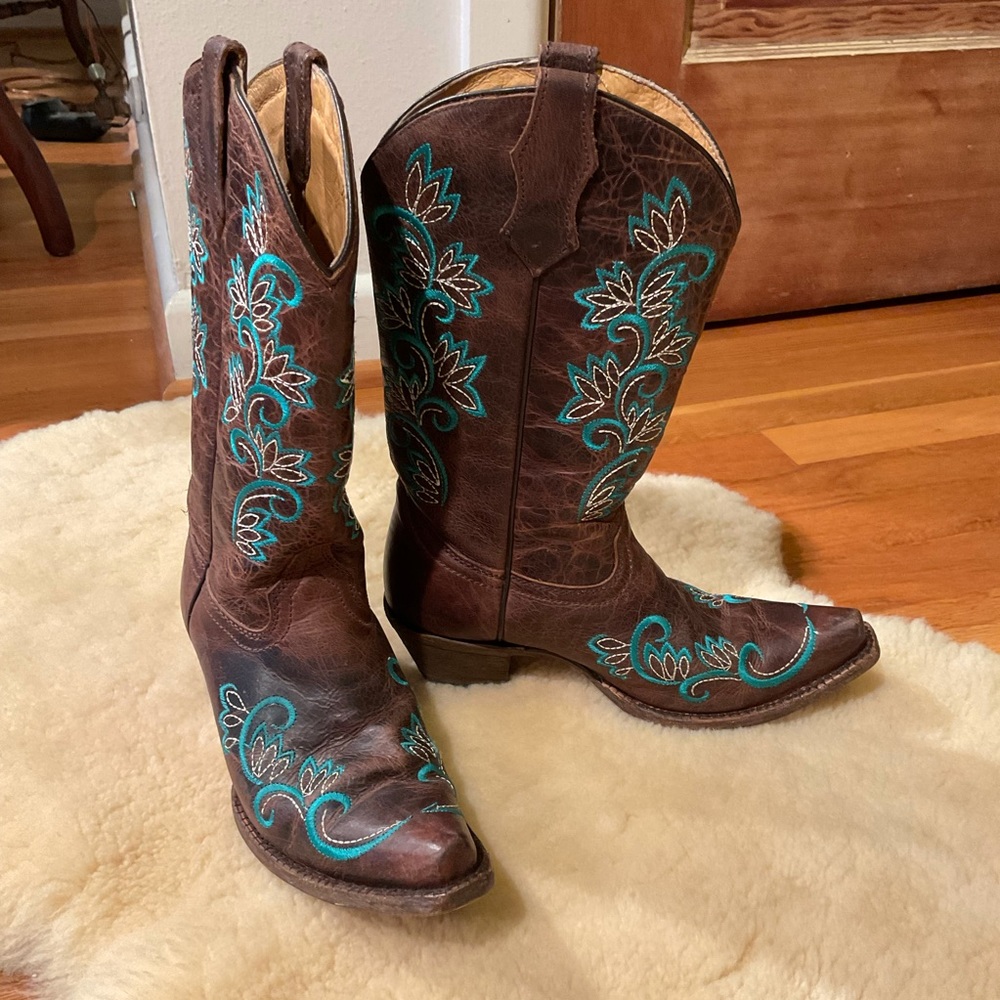 Corral Teens brown turquoise snip toe boots